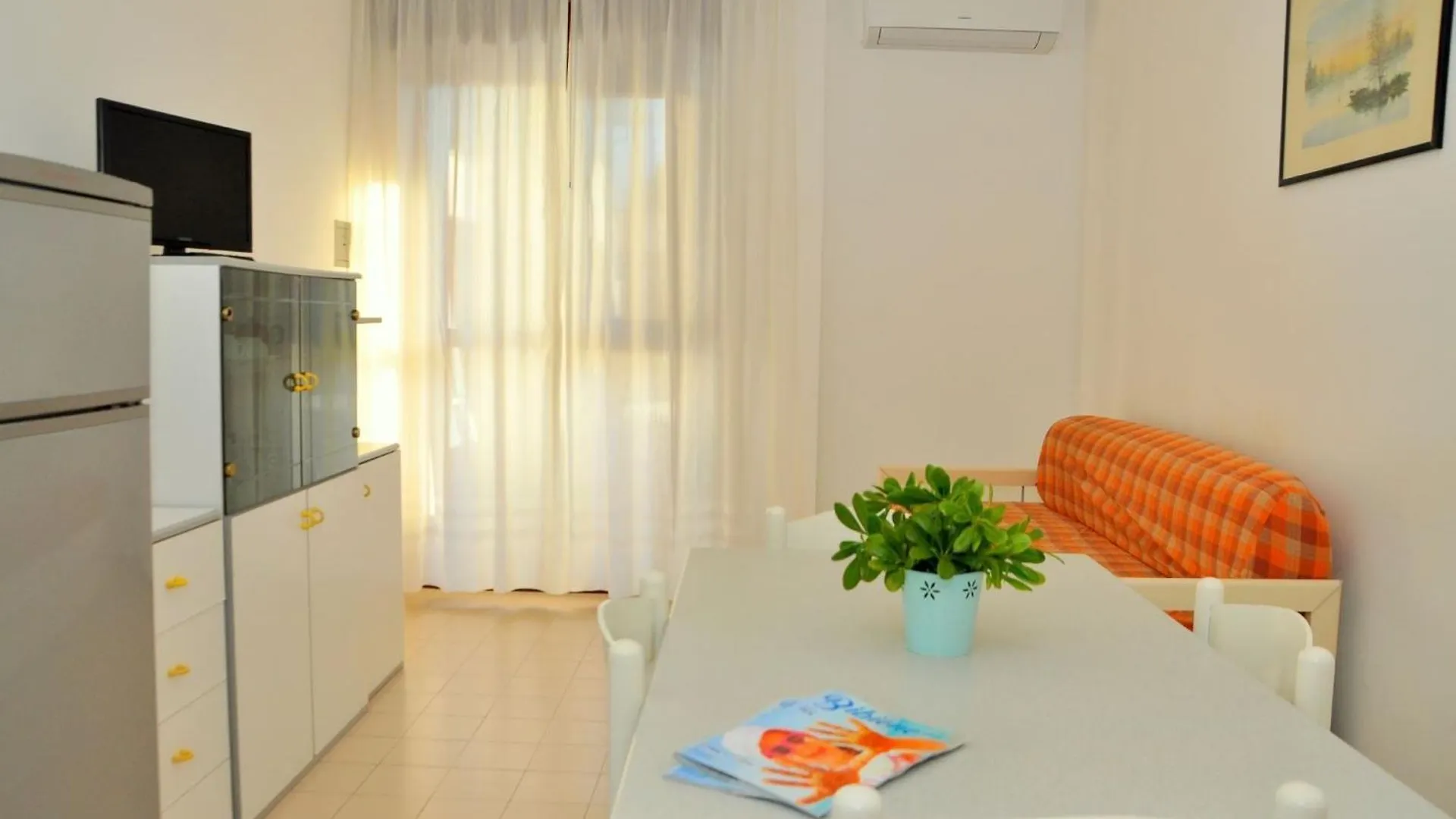 White Apartment With Terrace - Beahost Bibione 0*,