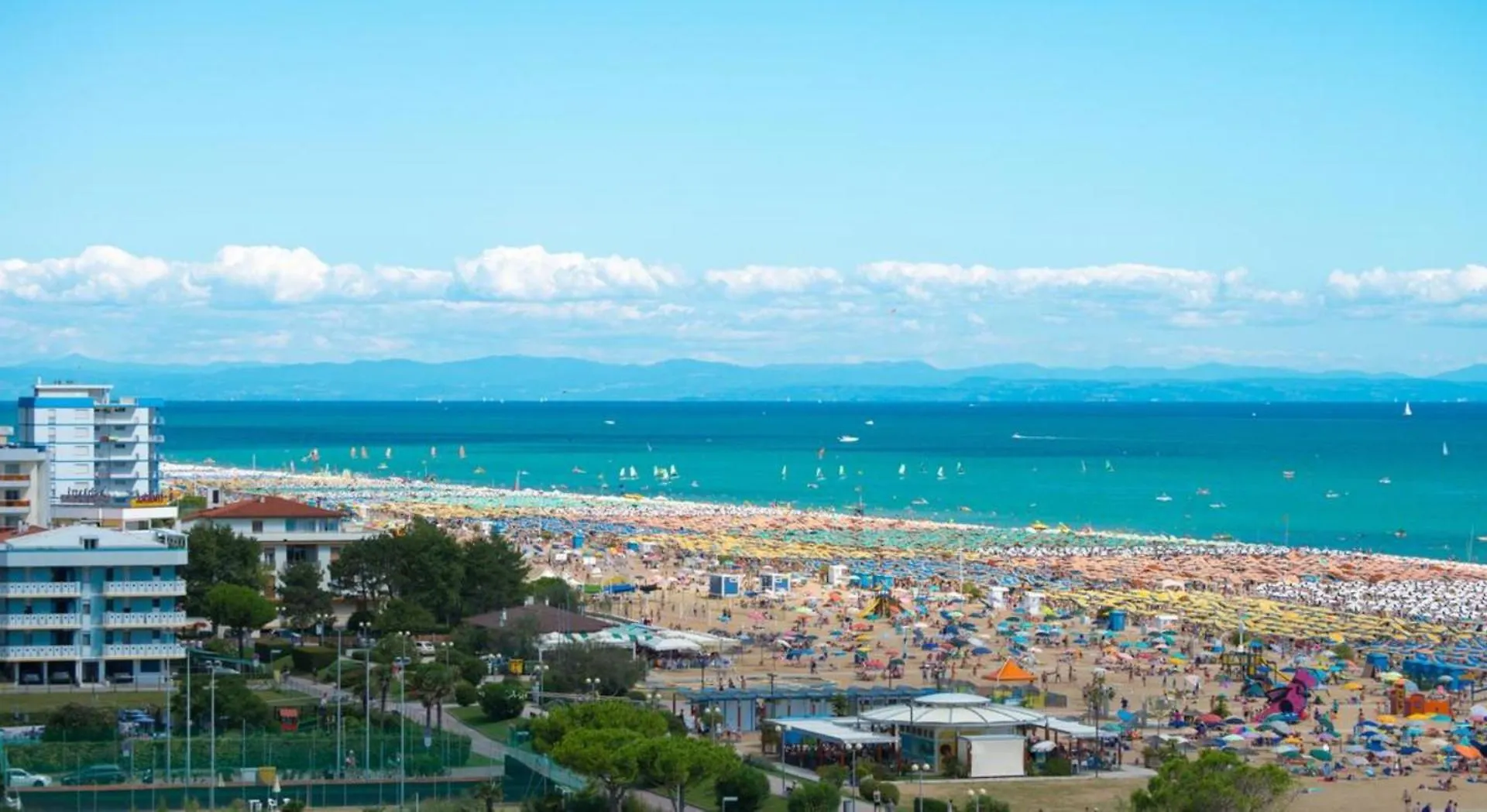White Apartment With Terrace - Beahost Bibione