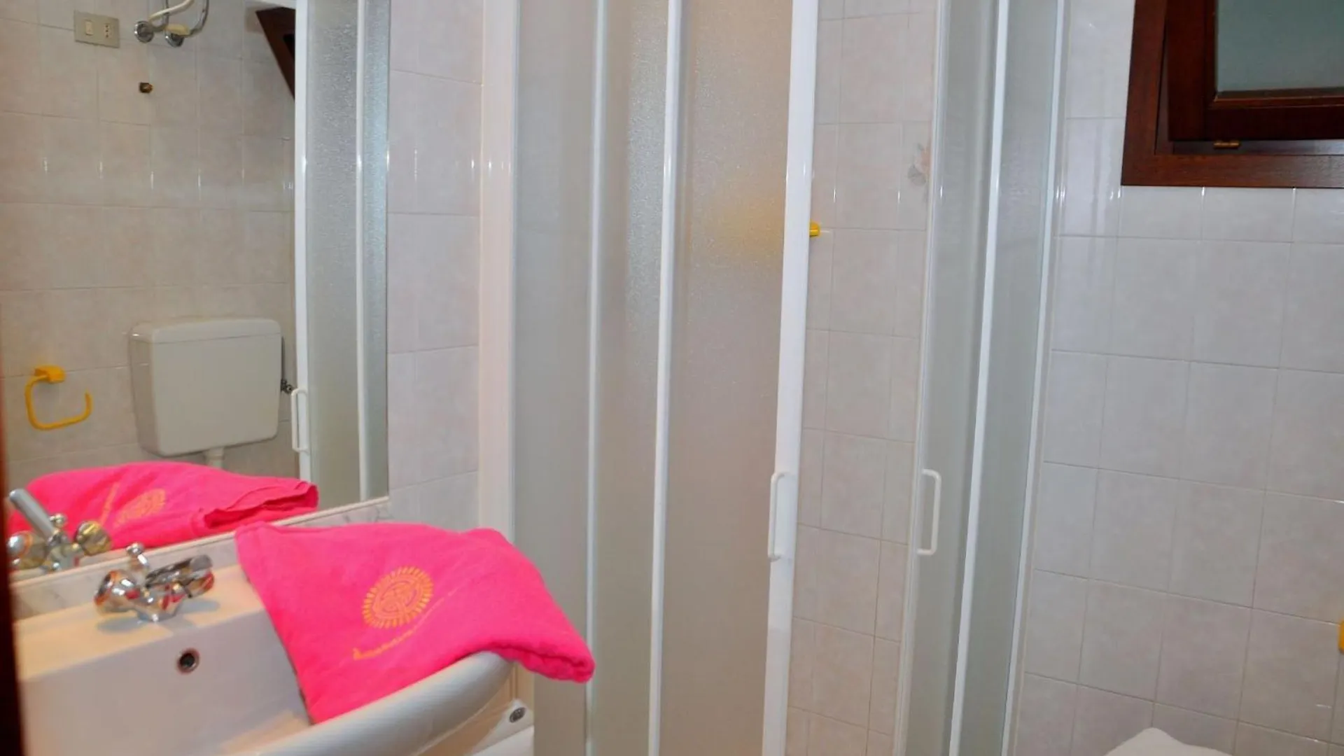 White Apartment With Terrace - Beahost Bibione