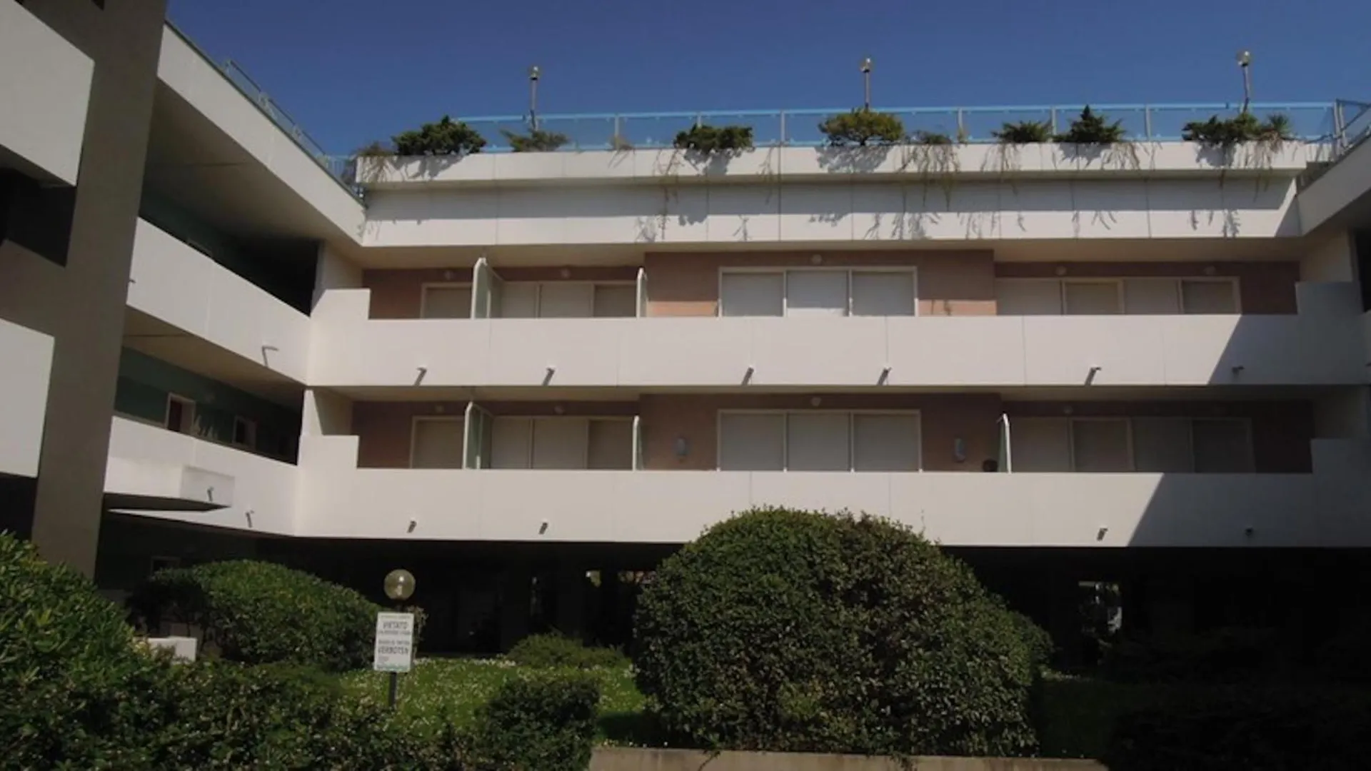 White Apartment With Terrace - Beahost Bibione